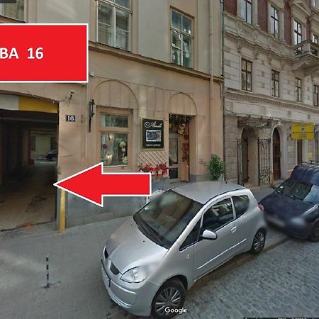 Apartment On Valova 16-2- 2 Minutes To Market Square Лвив Екстериор снимка