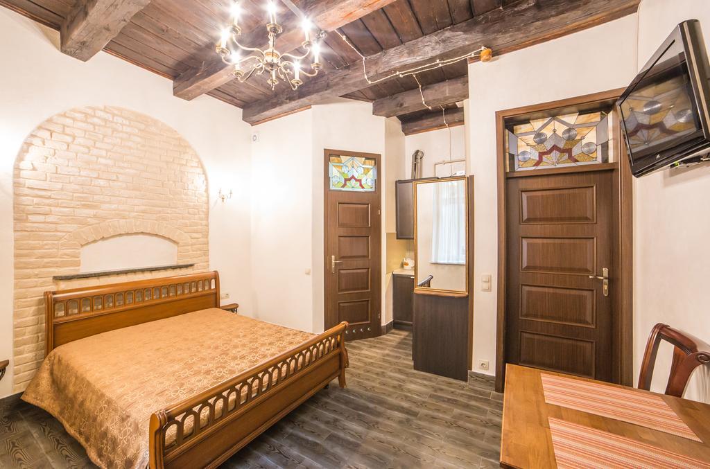 Apartment On Valova 16-2- 2 Minutes To Market Square Лвив Екстериор снимка