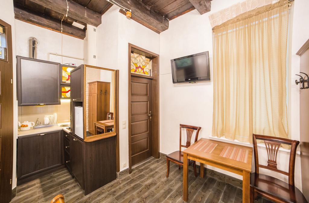 Apartment On Valova 16-2- 2 Minutes To Market Square Лвив Екстериор снимка