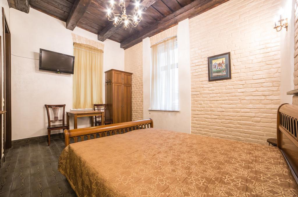 Apartment On Valova 16-2- 2 Minutes To Market Square Лвив Екстериор снимка