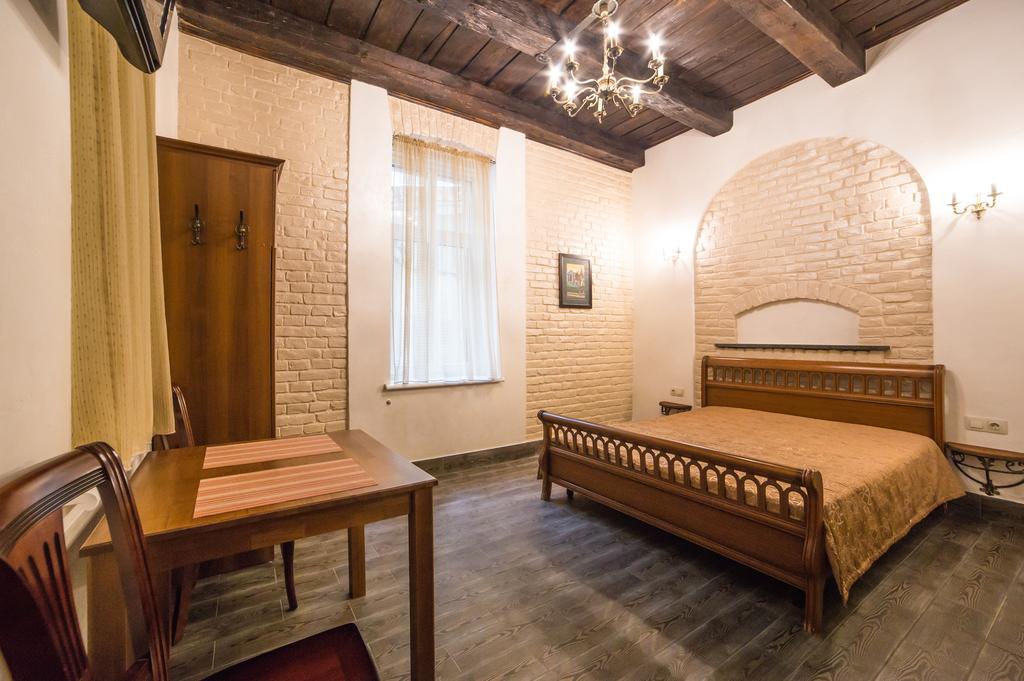 Apartment On Valova 16-2- 2 Minutes To Market Square Лвив Екстериор снимка